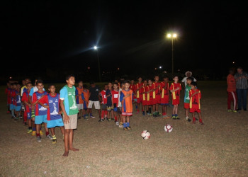 Comunidade do bairro Piçarreira II celebra a inauguração do campo de futebol ‘’Vermel